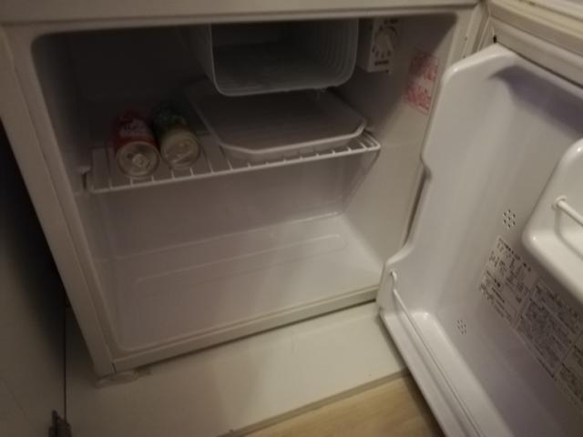 ホテル ブルゾン(台東区/ラブホテル)の写真『103号室　冷蔵庫　リンゴジュースとお茶がサービス』by ところてんえもん