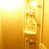 レンタルルーム ビスタ(新宿区/ラブホテル)の写真『7号室（シャワールーム。一人で入っても狭いです）』by 格付屋