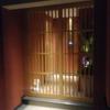 HOTEL GRASSINO URBAN RESORT(立川市/ラブホテル)の写真『402号室の手前の格子戸』by 140キロの坊主