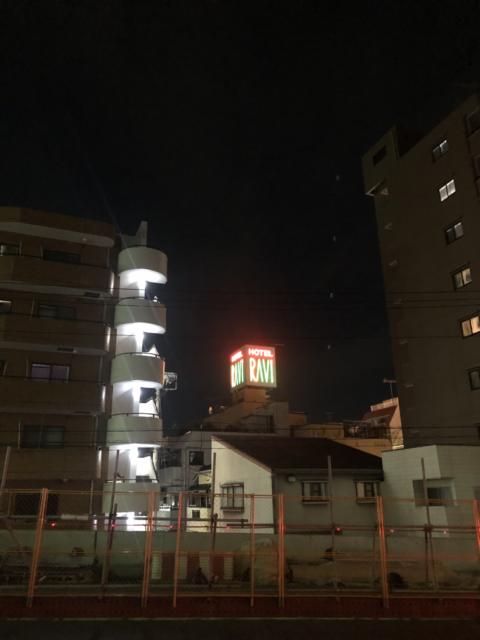 ホテル ラヴィ(川崎市中原区/ラブホテル)の写真『夜の外観』by 童貞、風俗に行く。