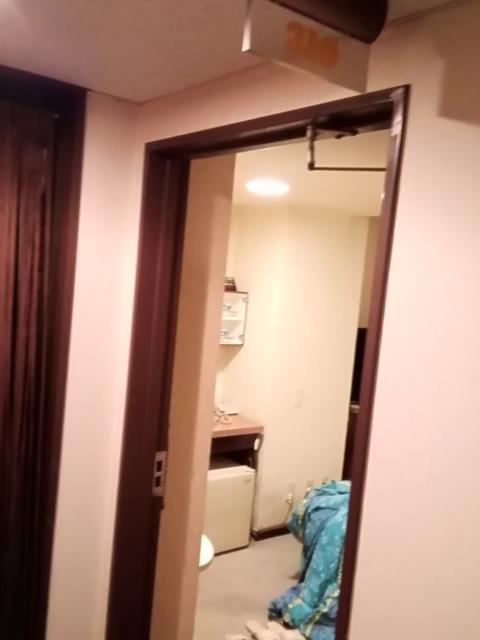 ホテル エスター(横浜市中区/ラブホテル)の写真『306号室利用。真向かいの310号室は、清掃待ちの状態。』by キジ