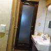 ドルフィン(新宿区/ラブホテル)の写真『203号室 入って真正面にバスルーム。右に洗面所、左はトイレ』by なめろう