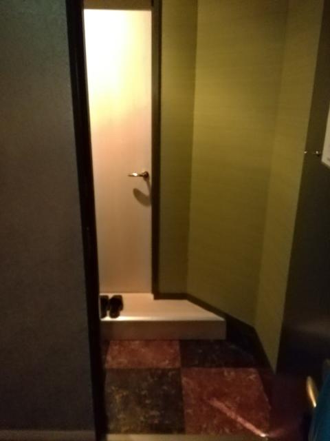 ノアノア(川崎市川崎区/ラブホテル)の写真『203号室利用。部屋の玄関を開けたところ。』by キジ
