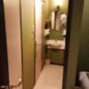 ノアノア(川崎市川崎区/ラブホテル)の写真『203号室利用。部屋に入って左手に細い通路で洗面所。左ﾄｲﾚ、右お風呂。』by キジ