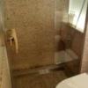 KOYADO HOTEL(台東区/ラブホテル)の写真『1号室。浴室入り口から撮影。トイレとシャワールーム。』by 偏頭痛 持ち男