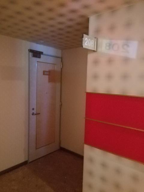 湘南シレーヌ(平塚市/ラブホテル)の写真『208号室利用。部屋の入口です。』by キジ