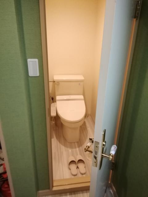 湘南シレーヌ(平塚市/ラブホテル)の写真『208号室利用。トイレは普通な感じです。』by キジ