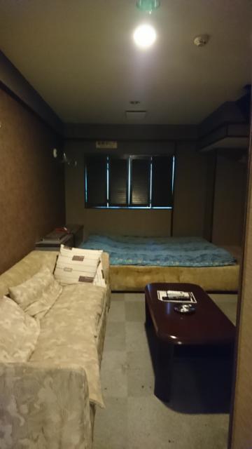 ドルフィン(新宿区/ラブホテル)の写真『302号室 部屋に入ってすぐの景色』by なめろう