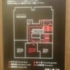 HOTEL CREST 平井（クレスト）(江戸川区/ラブホテル)の写真『202号室　玄関扉に貼られた避難経路図（2階は３部屋とレストラン、避難階段は東西に２か所）』by YOSA69