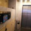 レンタルルームきらら(台東区/ラブホテル)の写真『エレベーターホール．ポストの青い看板がレンタルルームのものです．』by Kenny