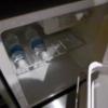 HOTEL ZERO(横浜市港北区/ラブホテル)の写真『802号室（持込み冷蔵庫。ペットボトル2本ミネラルウォーター冷えてます）』by 格付屋