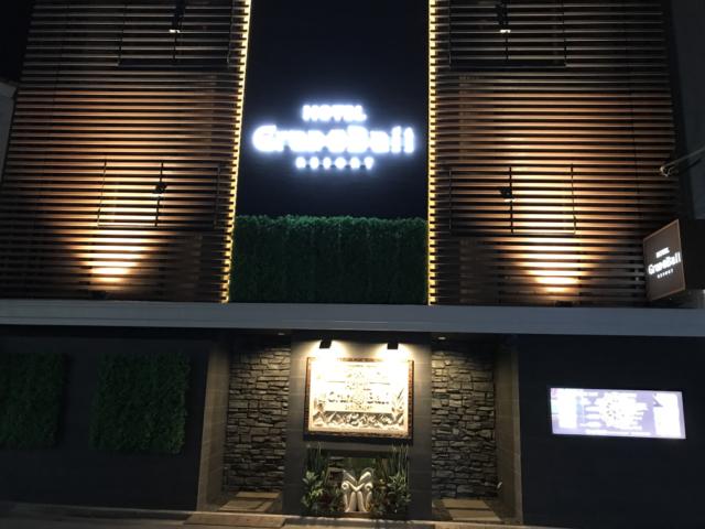 HOTEL Gran Bali Resort（グランバリリゾート）(川崎市川崎区/ラブホテル)の写真『夜の外観』by まさおJリーグカレーよ