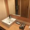 Dispa Resort(ディスパリゾート)(横浜市中区/ラブホテル)の写真『(503号室)洗面台。アメニティは右の棚などに整理整頓されてました。』by こーめー