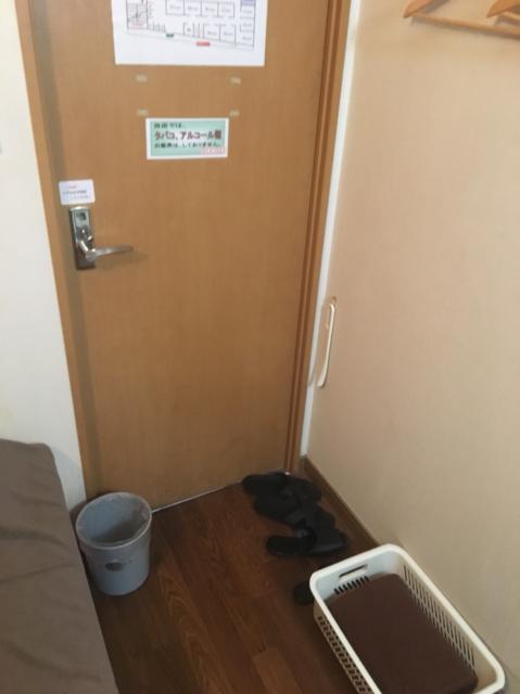レンタルルーム ROOMS(新宿区/ラブホテル)の写真『10号室　入口』by 名無しさん（ID:74673）