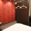 HOTEL ZERO2(渋谷区/ラブホテル)の写真『104号室（部屋奥から入口方向）』by 格付屋