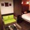 HOTEL Gran Bali Resort（グランバリリゾート）(川崎市川崎区/ラブホテル)の写真『301号室利用。狭いとは言え、応接セットは置かれています。』by キジ