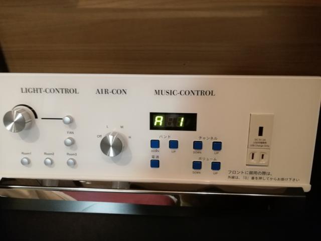 ピアット(名古屋市東区/ラブホテル)の写真『307号室ベッドルーム　ライト調整ボタン等』by エロスギ紳士