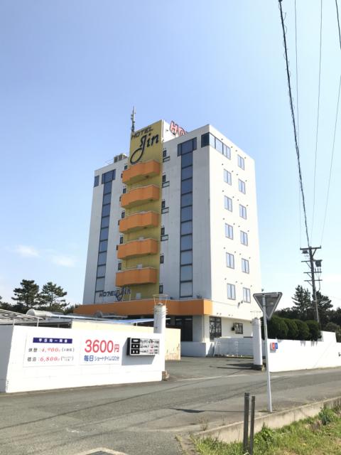 Hotel JIN（ジン）(浜松市/ラブホテル)の写真『ホテル昼の外観』by ま〜も〜る〜