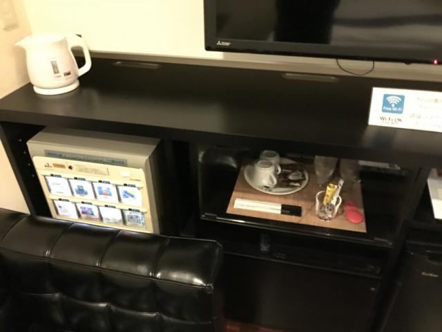 HOTEL アスタプロント(浜松市/ラブホテル)の写真『208号室 自動販売機、電気ポット』by ま〜も〜る〜