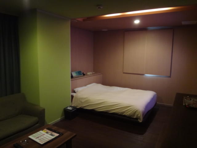 STARGATE HOTEL(スターゲート)(横浜市中区/ラブホテル)の写真『302号室 ベッド 部屋は広いです』by Plumper