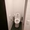 555MOTEL　NUMAZUⅠ(沼津市/ラブホテル)の写真『40号室利用。トイレは幅が狭いものの、自動で蓋が開くタイプです。』by キジ