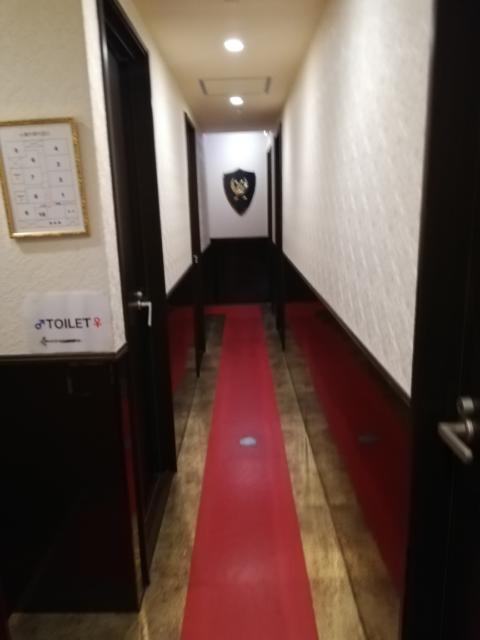 レンタルルーム ティアラ(千代田区/ラブホテル)の写真『地下１階　通路』by ところてんえもん