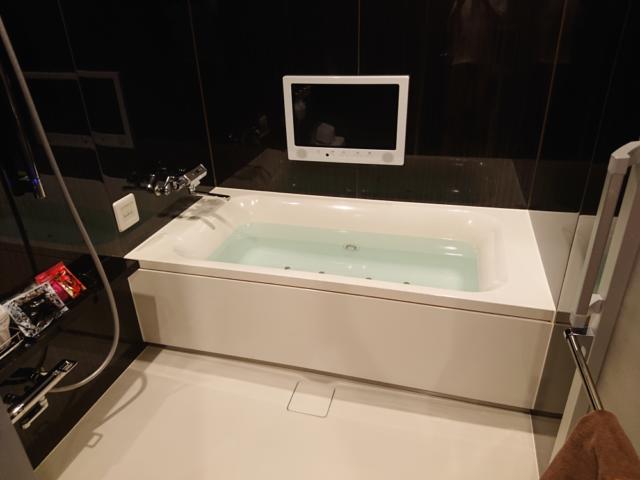 HOTEL schall（シャール）(台東区/ラブホテル)の写真『101号室のお風呂。広くて二人でもゆったりできる』by よしっく