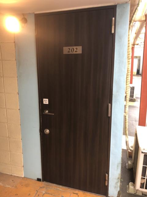 HOTEL アスタプロント(浜松市/ラブホテル)の写真『202号室入口』by 一刀流