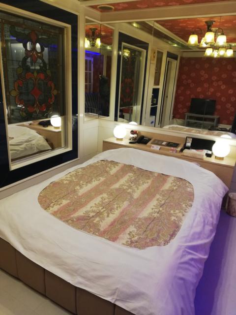 ホテル ハニー(江戸川区/ラブホテル)の写真『403号室 ベッド』by ところてんえもん