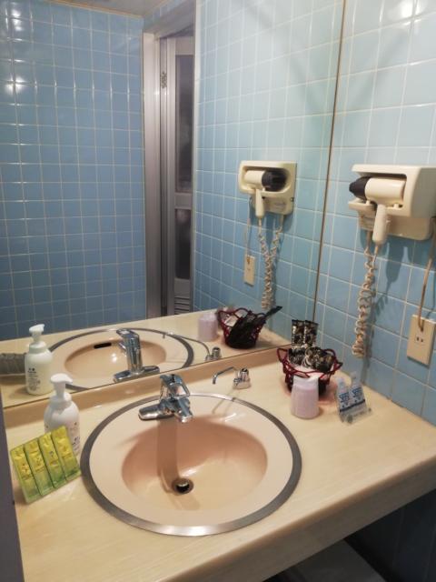 ホテル ハニー(江戸川区/ラブホテル)の写真『403号室　洗面台』by ところてんえもん