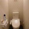 HOTEL ZERO(横浜市港北区/ラブホテル)の写真『405号室（トイレ。消臭剤および生理用品あります）』by 格付屋