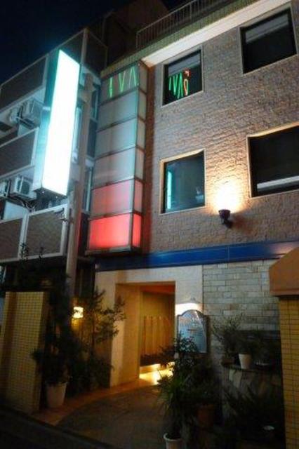 ホテル ラヴィⅡ(川崎市中原区/ラブホテル)の写真『夜の外観』by 格付屋