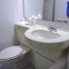 ホテルレイ(豊島区/ラブホテル)の写真『155号室　洗面台とトイレ』by マーケンワン