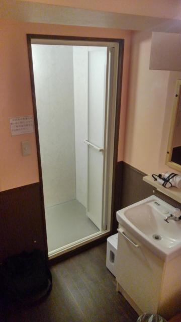 レンタルルーム アプレ(港区/ラブホテル)の写真『405号室 部屋からシャワールームに向かって撮影』by 偏頭痛 持ち男