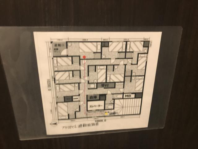 五反田ROYAL(ロイヤル)(品川区/ラブホテル)の写真『（6号室）非常用案内。ドアの内側に貼ってあります。』by こーめー