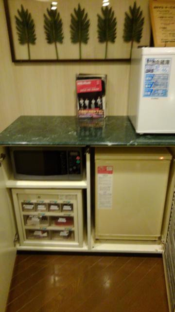 HOTEL TWIN(ツイン)(柏市/ラブホテル)の写真『401号室　販売冷蔵庫、電子レンジ、コンビニＢＯＸ』by 妻が元風俗嬢