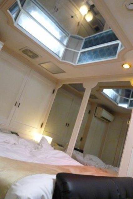 遊楽膳(新宿区/ラブホテル)の写真『202号室(天井と壁の鏡)』by 格付屋