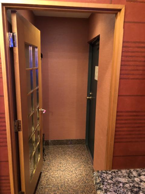 HOTEL Perrier(ペリエ)(新宿区/ラブホテル)の写真『501号室 入口』by サトナカ