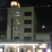 パフェ・ドゥ・シャーム(一宮市/ラブホテル)の写真『夜の外観』by まさおJリーグカレーよ