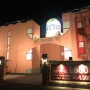 ホテル フィオーレ羽島店(羽島市/ラブホテル)の写真『夜の外観』by まさおJリーグカレーよ