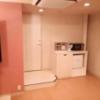 レステイ ティナグレイス(秦野市/ラブホテル)の写真『206号室利用。電子レンジや無料冷蔵庫など。奥は洗面所になります。』by キジ