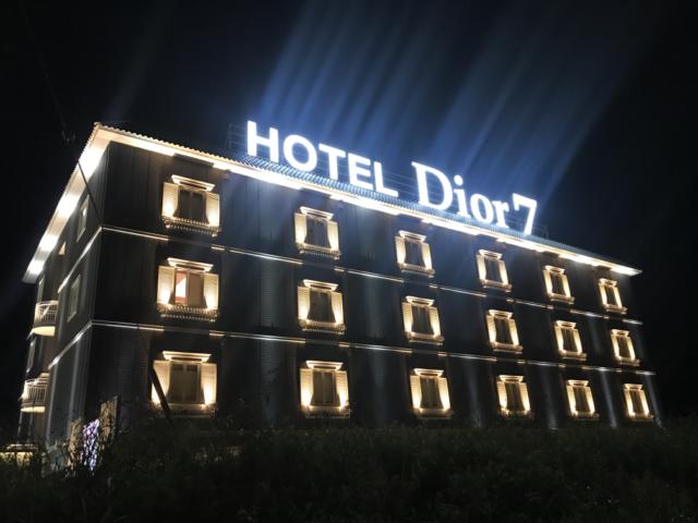 HOTEL Dior7(ディオールセブン)(浜松市/ラブホテル)の写真『夜の外観』by まさおJリーグカレーよ