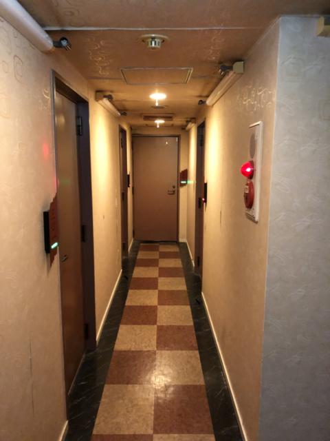 遊楽膳(新宿区/ラブホテル)の写真『3階廊下』by サトナカ