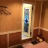 ホテル 日光(台東区/ラブホテル)の写真『301号室 ハンガーと風呂場とトイレ入り口』by みこすりはん