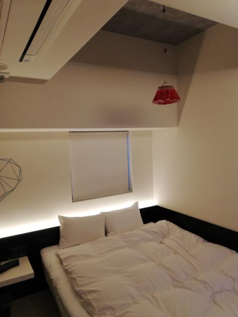 サードプレイスホテル大宮(さいたま市大宮区/ラブホテル)の写真『010号室　ベッド』by ところてんえもん