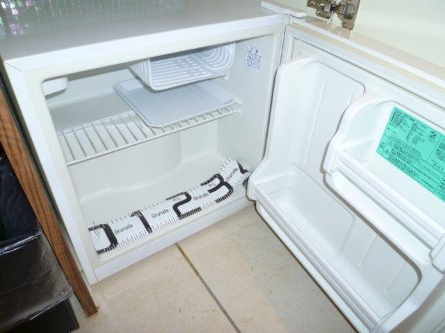 HOTEL AILU(アイル)(豊島区/ラブホテル)の写真『201号室（冷蔵庫35センチオーバーですのでお弁当冷やせます）』by 格付屋