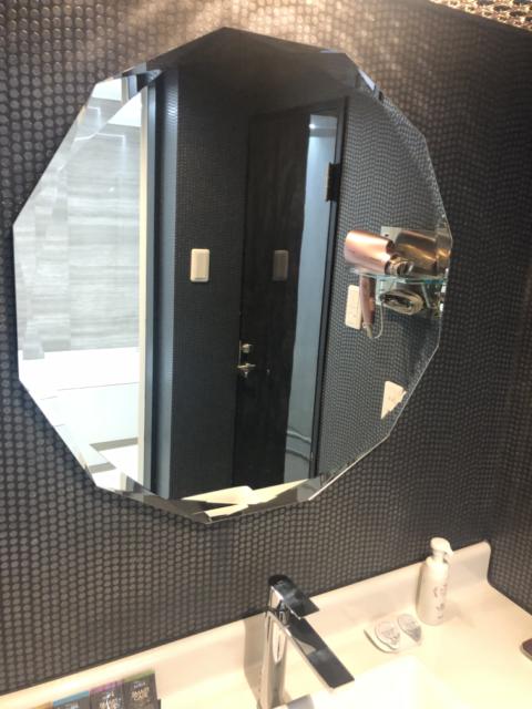 テラスM 横田ベース(瑞穂町/ラブホテル)の写真『205号室、洗面所鏡』by 日本代表