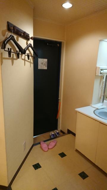 HOTEL アムール(台東区/ラブホテル)の写真『202号室、入り口』by ビデ三郎