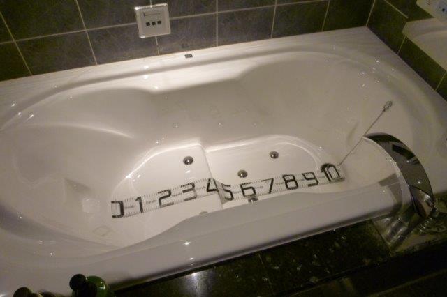 LISTO(リスト)(新宿区/ラブホテル)の写真『510号室（100センチ浴槽（ペットボトル5本分）ジャグジー付です。）』by 格付屋