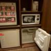 ミント 池袋店(豊島区/ラブホテル)の写真『102　冷蔵庫、レンジ、ポット、販売機など一通り揃っています！』by ゆかるん